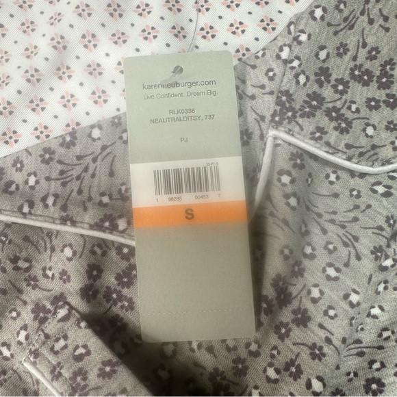 Karen Neuburger Pajama Set Women's Small Neutral Ditsy Print 2 Piece NWT‎ - Picture 9 of 16